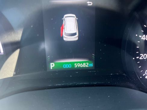 Used 2023 Toyota Sienna XLE FWD image 5