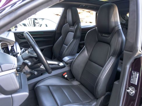 Certified 2024 Porsche Macan Turbo Electric AWD/4WD image 5