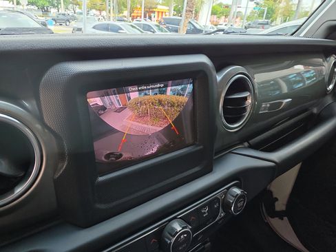 Used 2019 Jeep Wrangler Unlimited Sahara AWD/4WD image 20