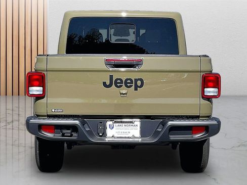 New 2026 Jeep Gladiator Sport AWD/4WD image 8