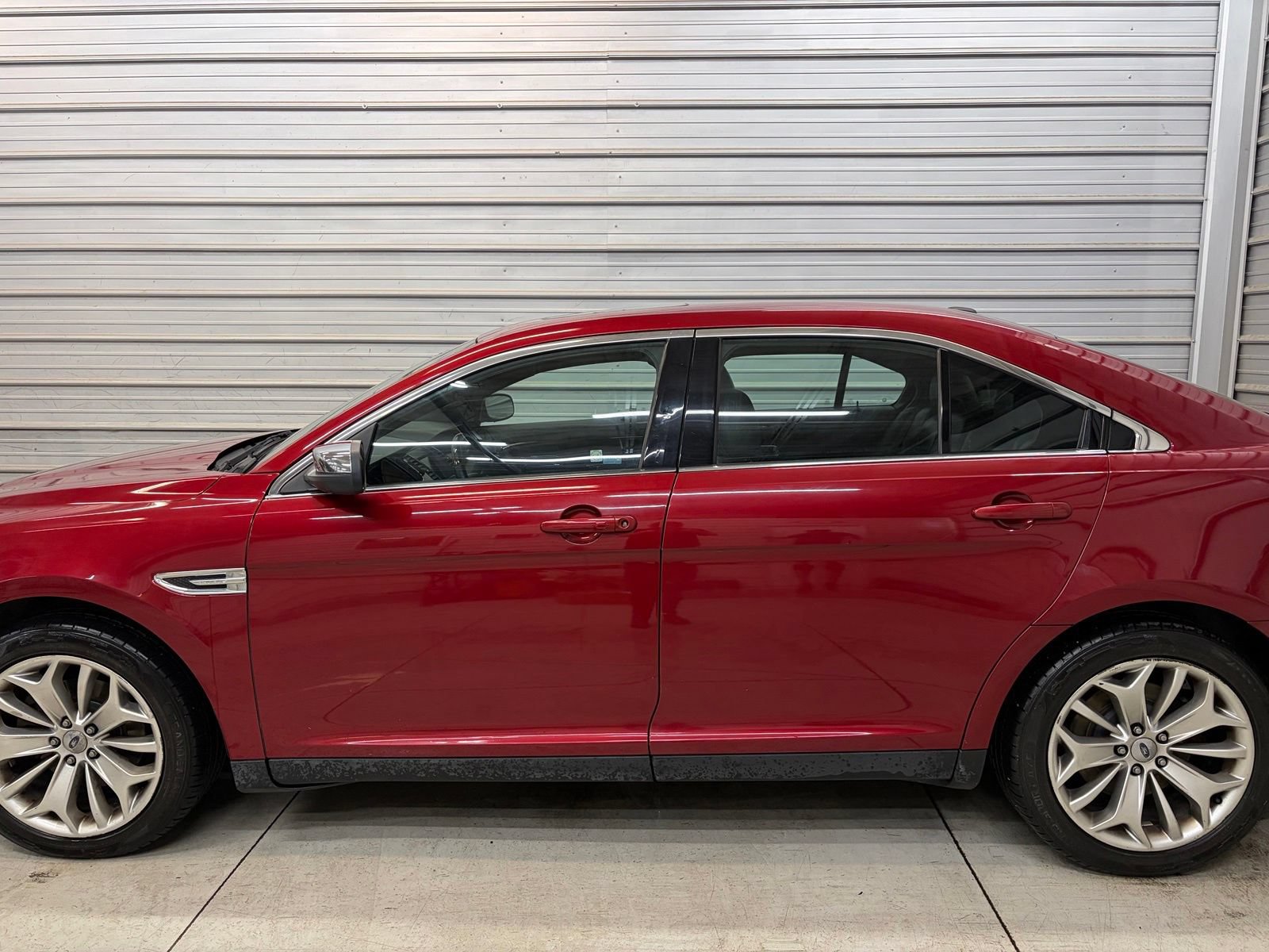 Used 2013 Ford Taurus Limited FWD image 7