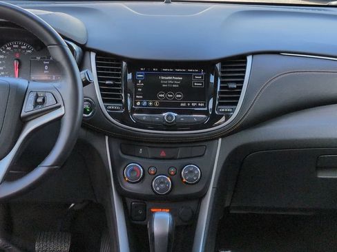 Used 2019 Chevrolet Trax LT w/ LT Convenience Package FWD image 17