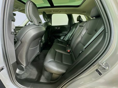 Used 2025 Volvo XC60 B5 Core AWD/4WD image 37