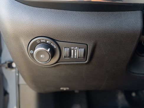 Used 2023 Jeep Compass Limited w/ Sun and Sound Group AWD/4WD image 18