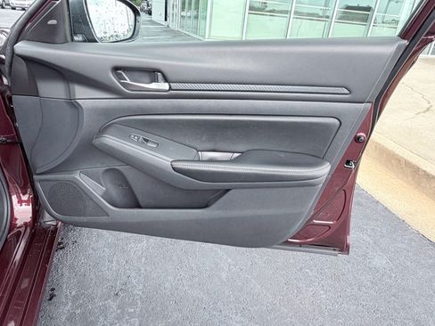 Used 2025 Nissan Altima 2.5 SV FWD image 27