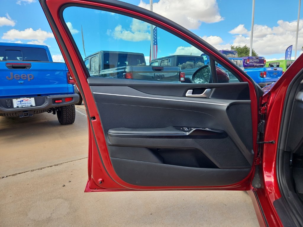 Used 2021 Kia K5 LXS FWD image 13