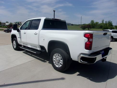 Used 2024 Chevrolet Silverado 2500 LT AWD/4WD image 8