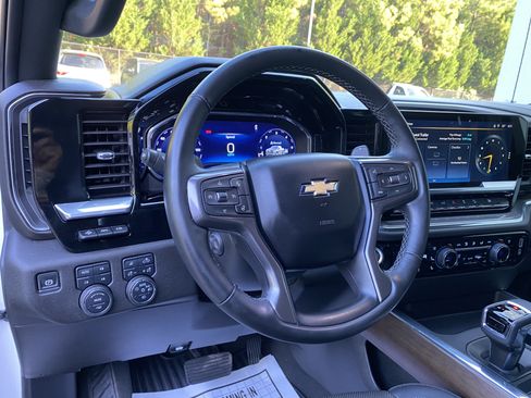 Used 2024 Chevrolet Silverado 1500 High Country w/ Technology Package AWD/4WD image 17