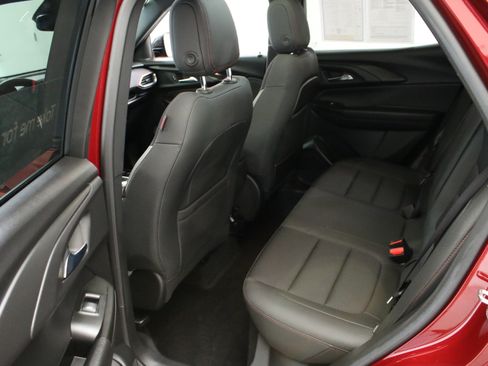 Used 2023 Chevrolet TrailBlazer RS w/ Sun and Liftgate Package FWD image 27