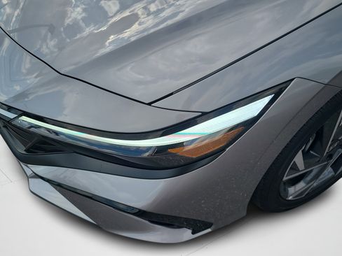 Certified 2025 Hyundai Elantra Limited FWD image 26