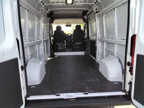 Used 2025 RAM ProMaster 2500 w/ Convenience Group image 12