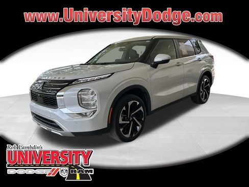 Used 2023 Mitsubishi Outlander SE FWD image 1