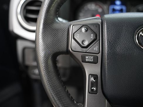 Used 2018 Toyota Tacoma TRD Sport image 13