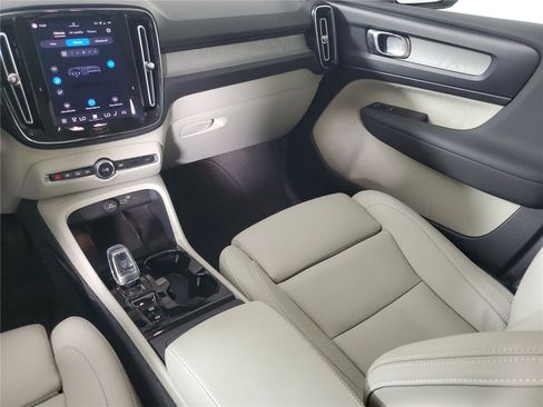 Certified 2026 Volvo XC40 B5 Plus AWD/4WD image 13