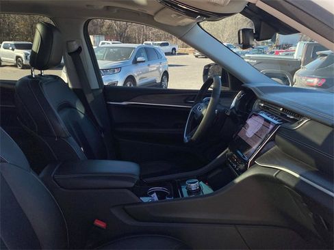 Used 2023 Jeep Grand Cherokee L Limited image 11