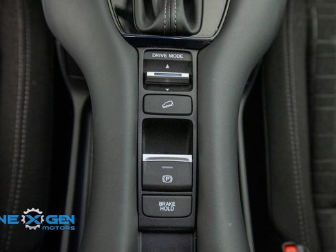 Used 2024 Honda HR-V LX image 24