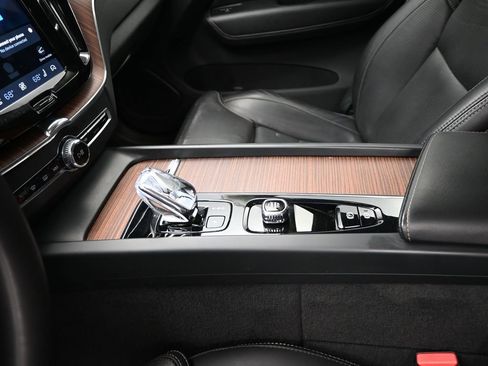 Used 2023 Volvo XC60 T8 Ultimate w/ Climate Package image 14