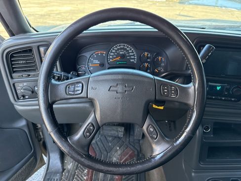 Used 2004 Chevrolet Silverado 2500 LT w/ Heavy-Duty Power Package image 30