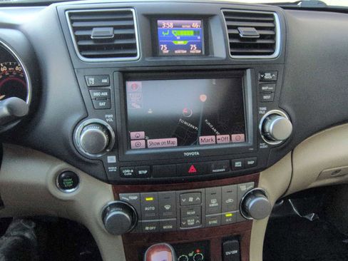 Used 2011 Toyota Highlander Limited image 30