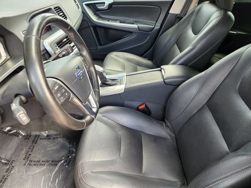 Used 2018 Volvo V60 T5 Cross Country w/ Convenience Package AWD/4WD image 4