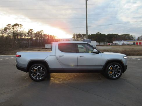 Used 2022 Rivian R1T Launch Edition image 15