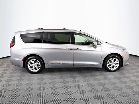 Used 2020 Chrysler Pacifica Limited FWD image 8