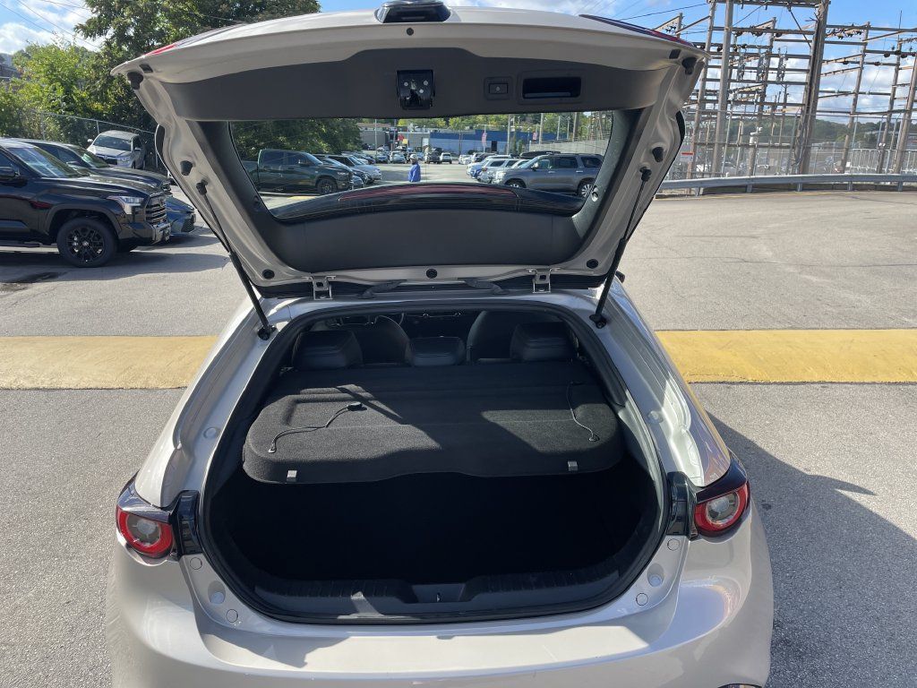 Used 2023 MAZDA MAZDA3 s FWD image 13