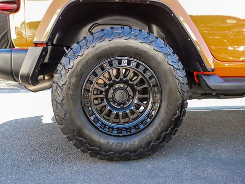 Used 2023 Jeep Wrangler Unlimited Sahara AWD/4WD image 11