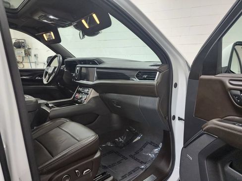 Used 2023 GMC Yukon Denali AWD/4WD image 39
