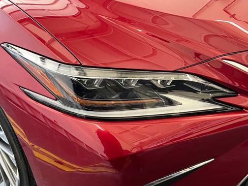 Used 2021 Lexus ES 300h w/ Accessory Package FWD image 18