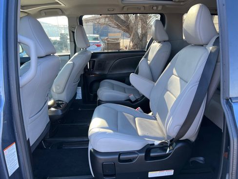 Used 2015 Toyota Sienna Limited image 28