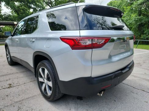 Used 2020 Chevrolet Traverse LT w/ LT Premium Package FWD image 5