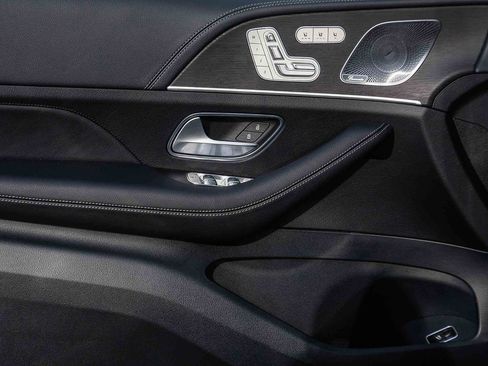 New 2026 Mercedes-Benz GLS 580 4MATIC image 21