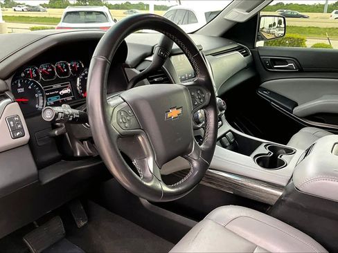 Used 2019 Chevrolet Suburban LT image 14