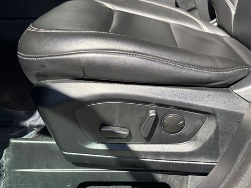 Used 2024 Ford Explorer XLT w/ Equipment Group 202A image 22