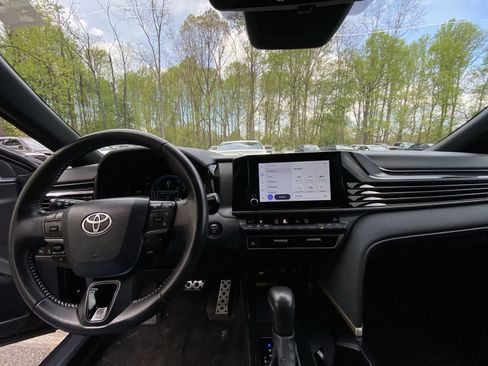 Used 2025 Toyota Camry SE FWD image 23