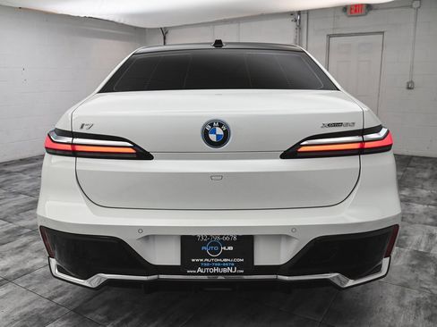 Used 2025 BMW i7 xDrive60 image 5