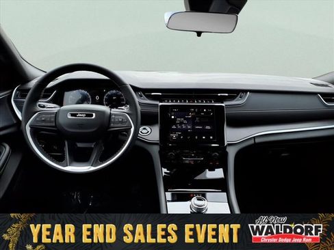 New 2025 Jeep Grand Cherokee 4WD image 13