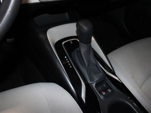 Used 2020 Toyota Corolla LE FWD image 17