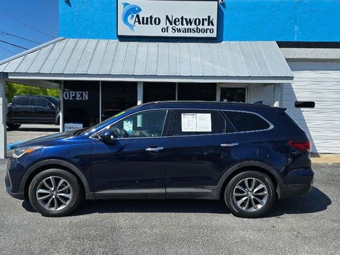 Used 2018 Hyundai Santa Fe SE FWD image 1