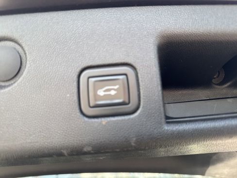 Used 2020 Chevrolet Equinox Premier image 44