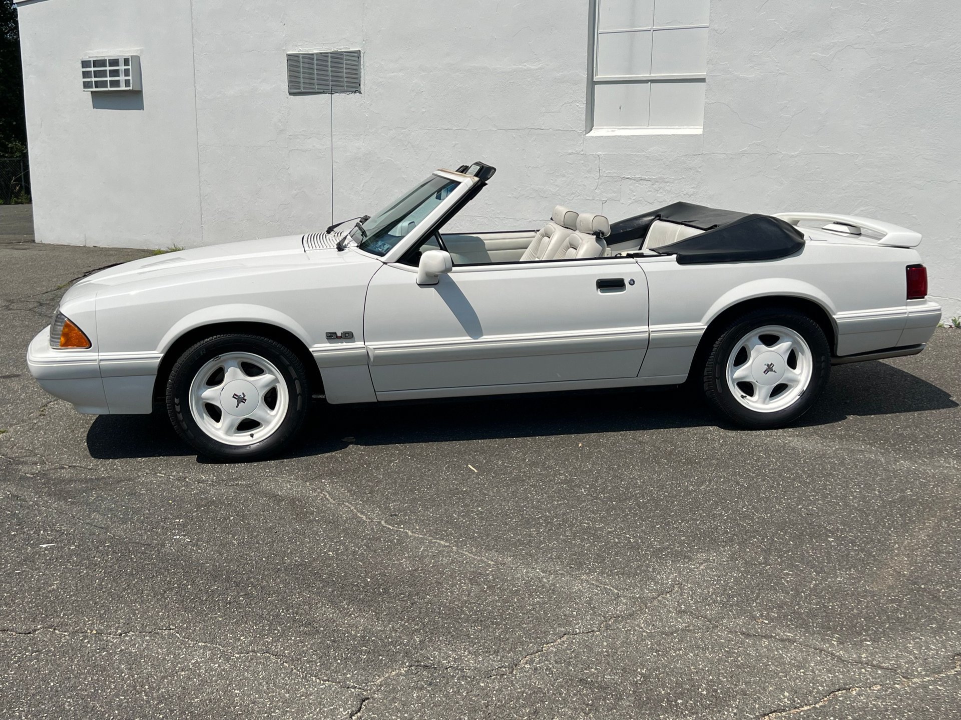 Used 1993 Ford Mustang LX RWD image 2