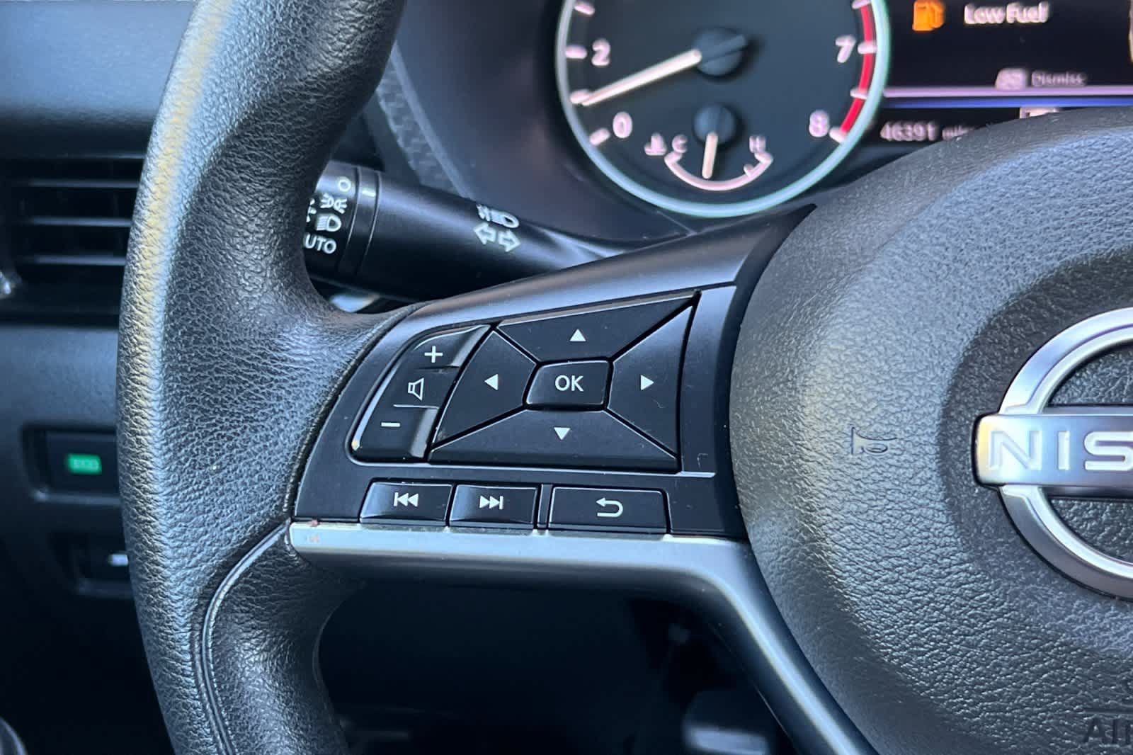 Used 2025 Nissan Sentra SV FWD image 24
