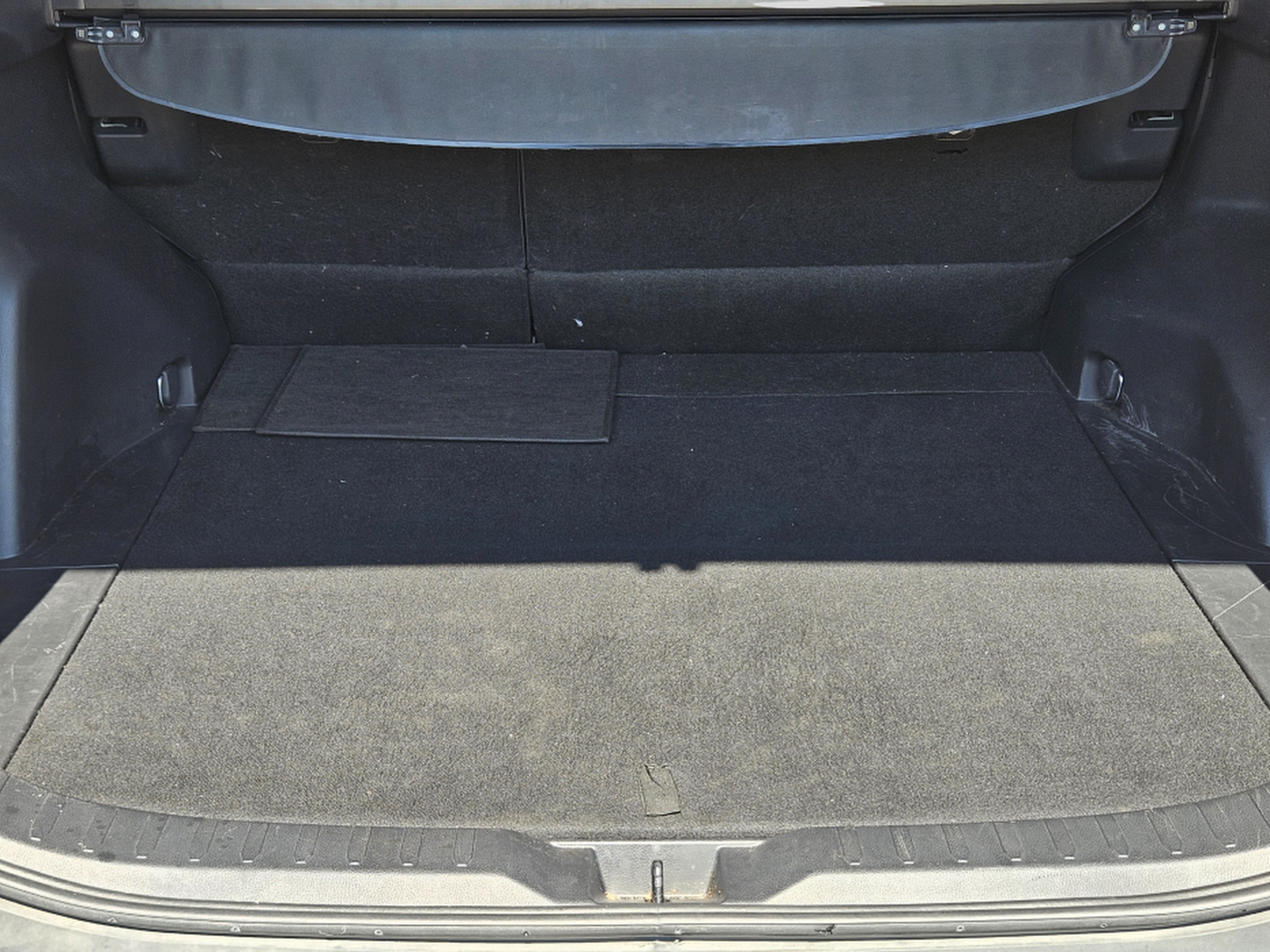 Used 2019 Toyota RAV4 LE FWD image 30