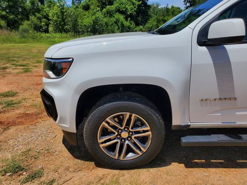 Used 2021 Chevrolet Colorado W/T RWD image 3