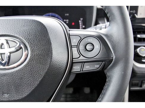 Used 2024 Toyota Corolla Cross XLE image 19