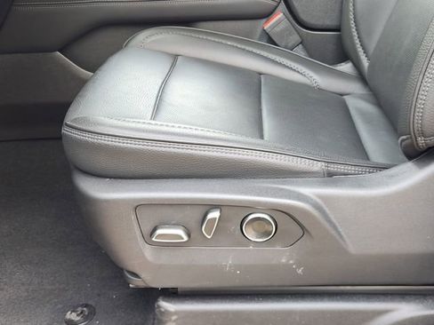 Used 2025 GMC Yukon Denali AWD/4WD image 23