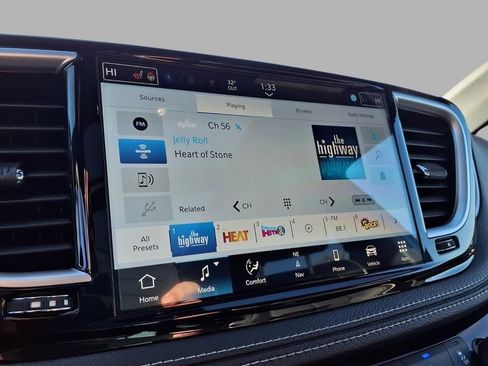 New 2026 Chrysler Pacifica Limited image 5