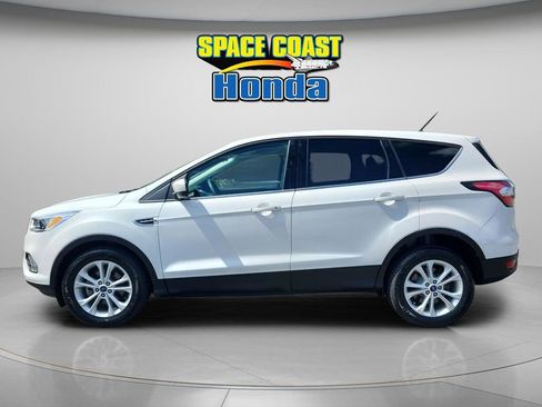 Used 2017 Ford Escape SE image 6