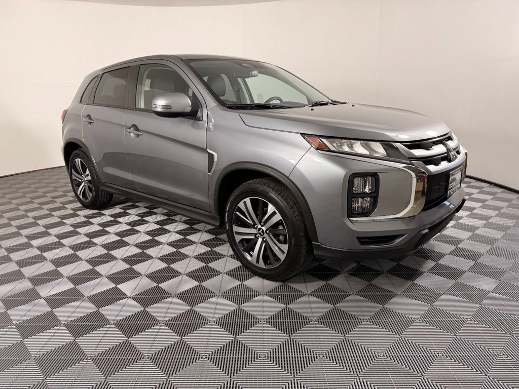 Used 2025 Mitsubishi Outlander Sport SE AWD/4WD image 5